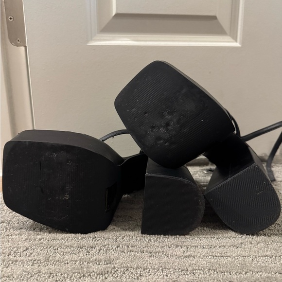 Chunky Steve Madden strappy heel - Picture 4 of 7